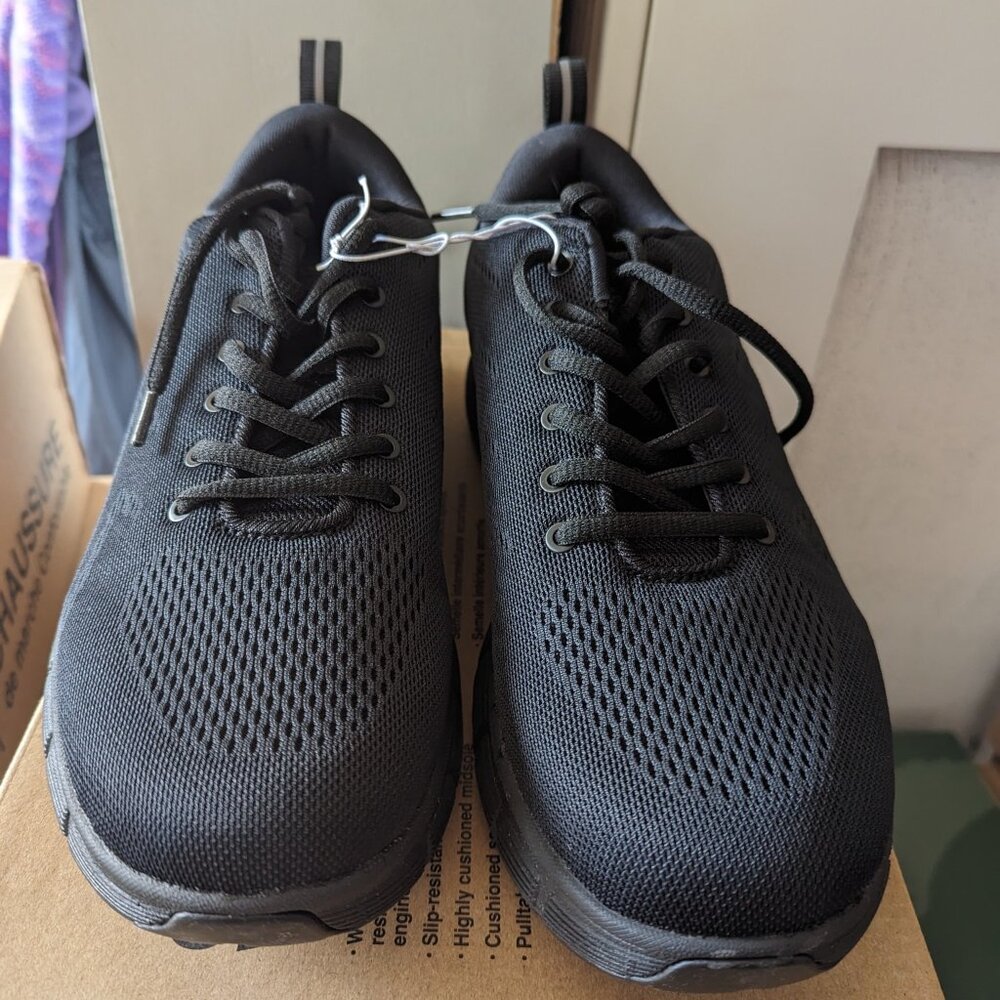 Men's Kirkland Brand new in box running shoes